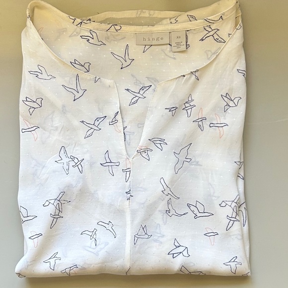 Nordstrom (Hinge) Off White V Neck Short Sleeve Blouse with XS - Picture 1 of 3